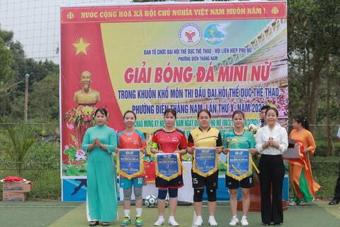 Phường Điện Thắng Nam tổ chức giải bóng đá Mini nữ chào mừng 114 năm ngày Quốc tế phụ nữ (8/3/1931 – 8/3/2024)